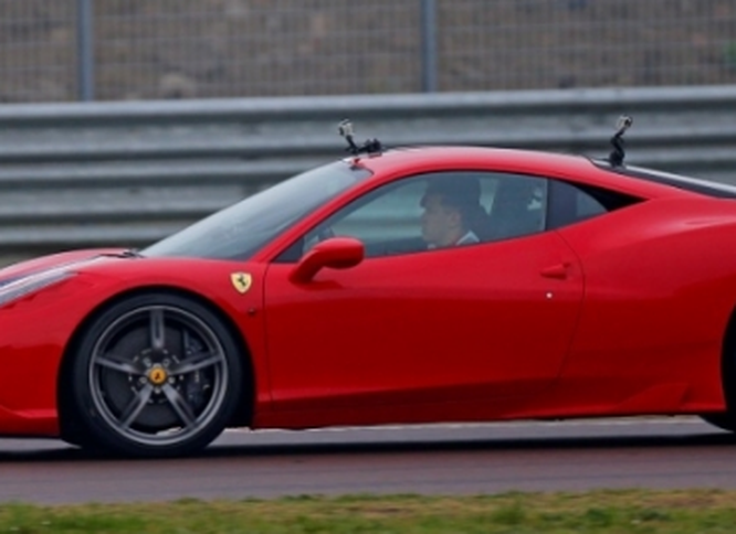 Vettel-Seb-Fiorano-Ferrari-458-Italia-29-novembre-2014