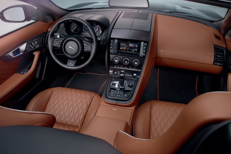 Jaguar_F-Type_SVR_4