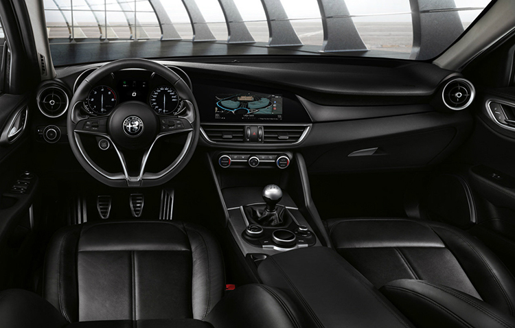 2016-alfa-romeo-giulia-geneva-11