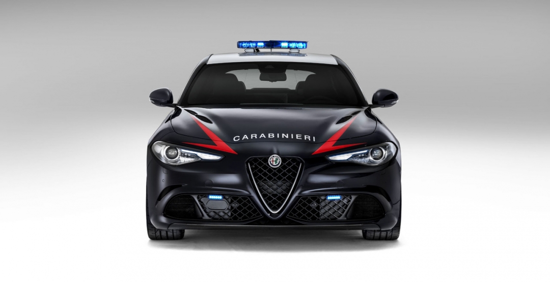 21084-1462500227-zaryazhennyy-sedan-alfa-romeo-guilia-qv-postupil-na-sluzhbu-v-italyanskuyu-policiyu