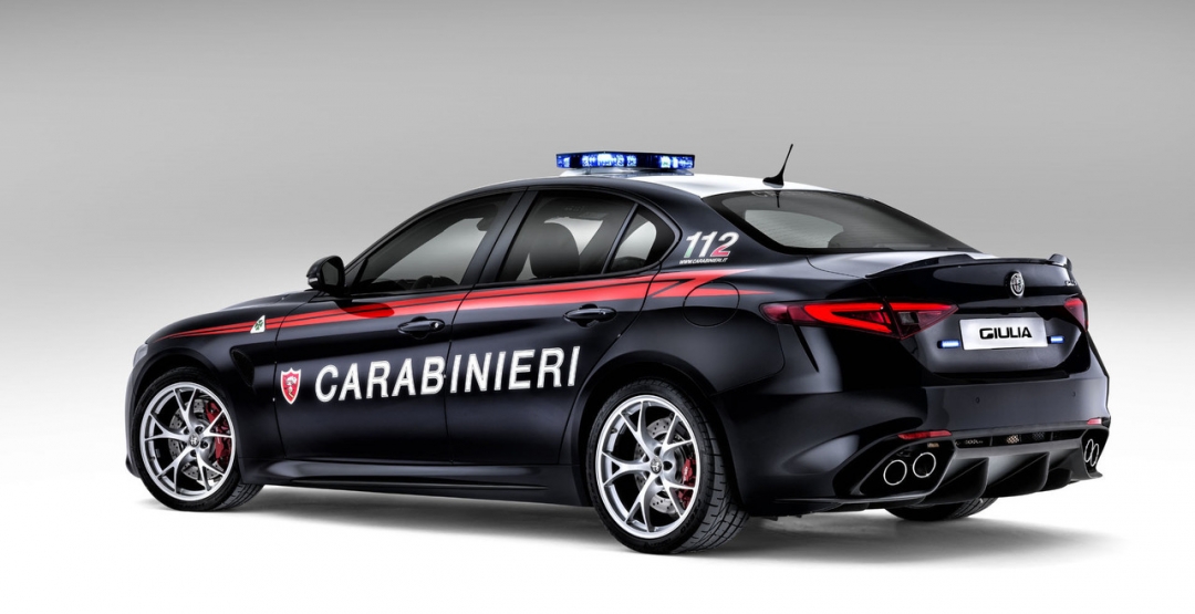 21084-1462500243-zaryazhennyy-sedan-alfa-romeo-guilia-qv-postupil-na-sluzhbu-v-italyanskuyu-policiyu
