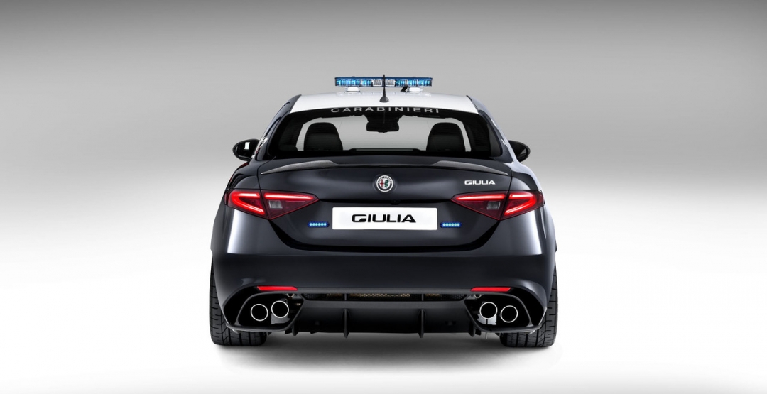 21084-1462500265-zaryazhennyy-sedan-alfa-romeo-guilia-qv-postupil-na-sluzhbu-v-italyanskuyu-policiyu
