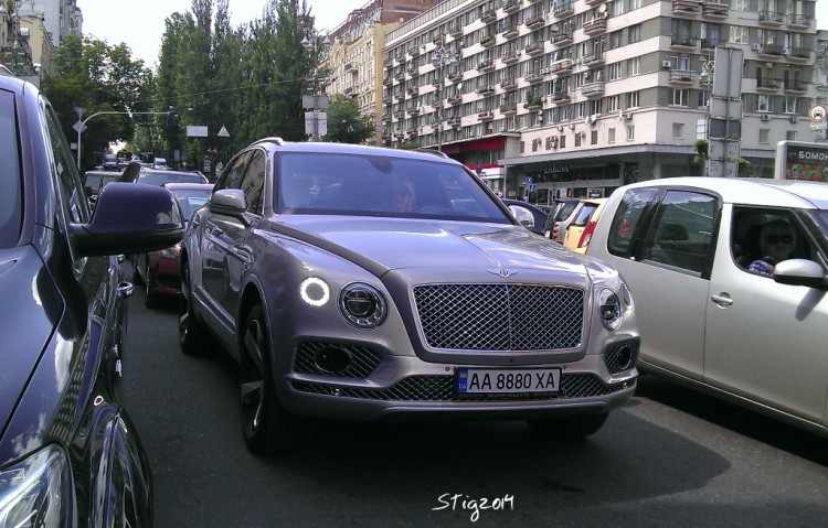 По Киеву уже колесит первый внедорожник Bentley Bentayga