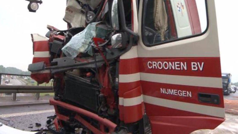porsche-crash-07-06-2016-4