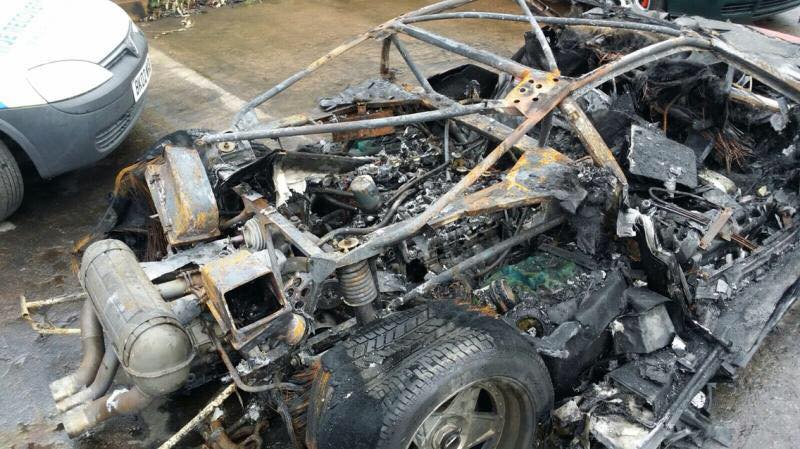 Ferrari-F40-burn-26-09-2016-2