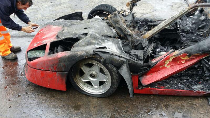 Ferrari-F40-burn-26-09-2016