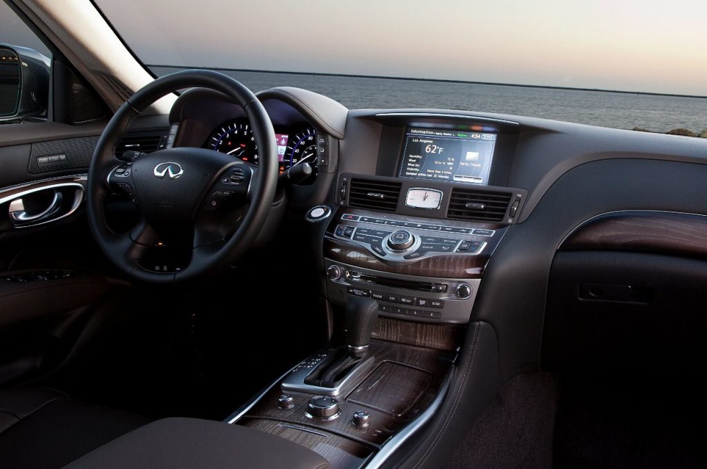 infiniti-m56-05