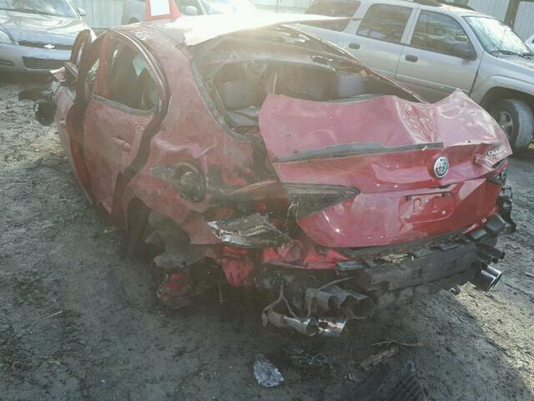 Alfa Romeo Giulia Quadraphoglio-crash (3)