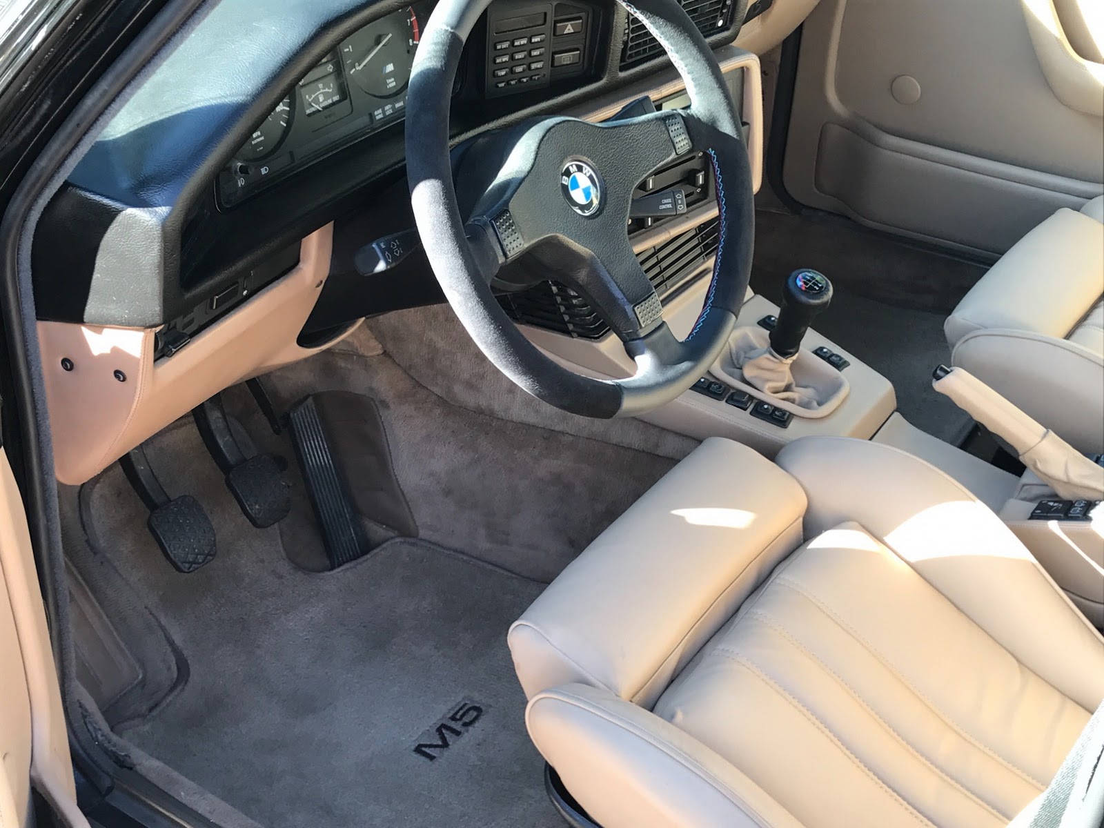 bmw-m5-88-auction-30