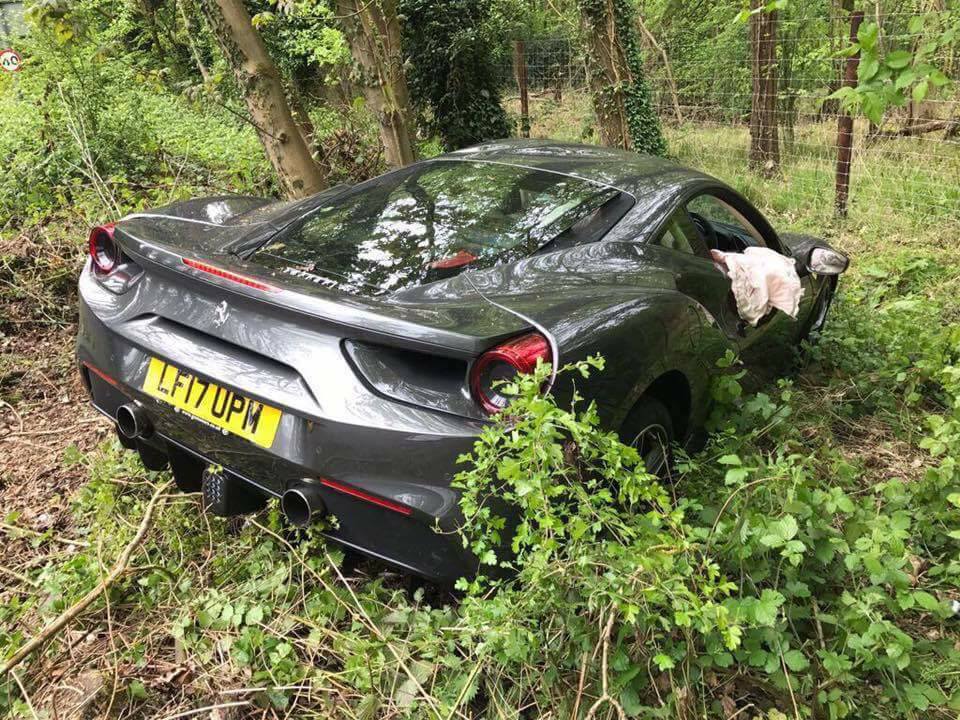 Ferrari-488-GTB-Crash-1