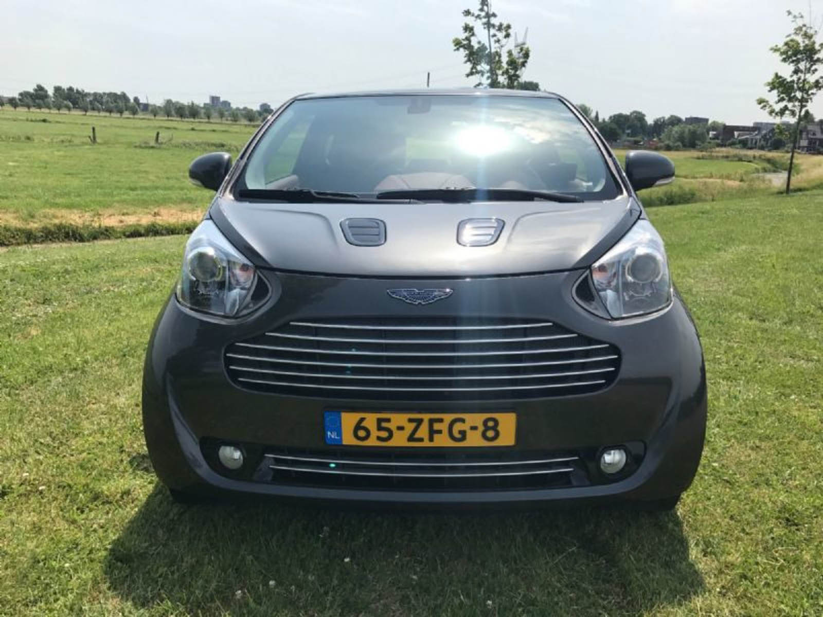 2012-aston-martin-cygnet-03