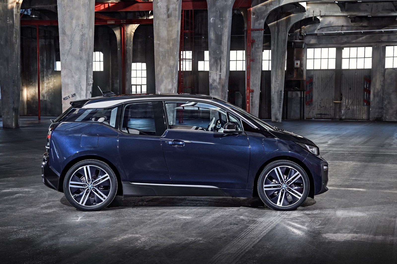 2018-BMW-i3-45