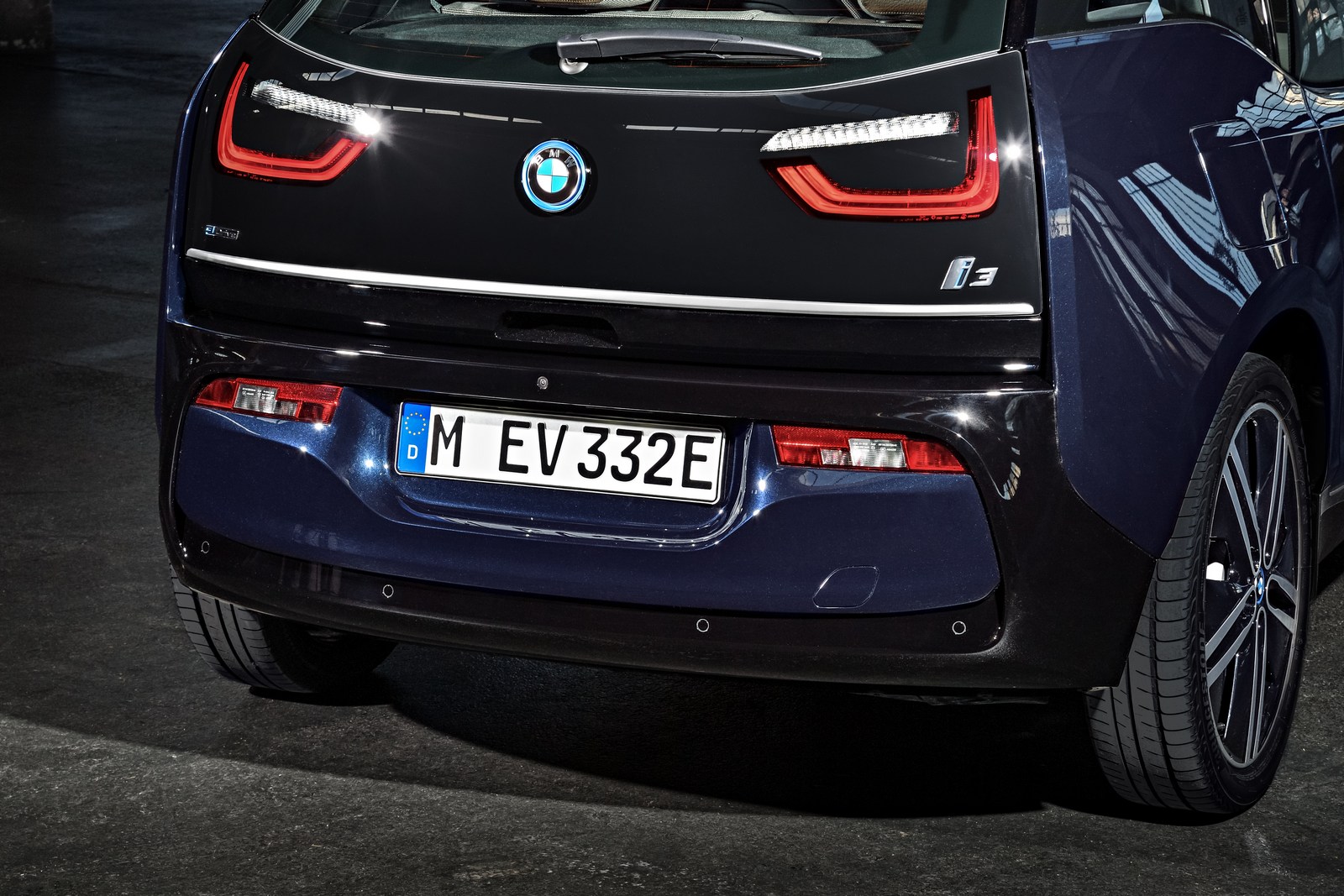 2018-BMW-i3-52
