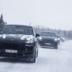 Новый Porsche Cayenne: официальные фото с экстремальных тестов