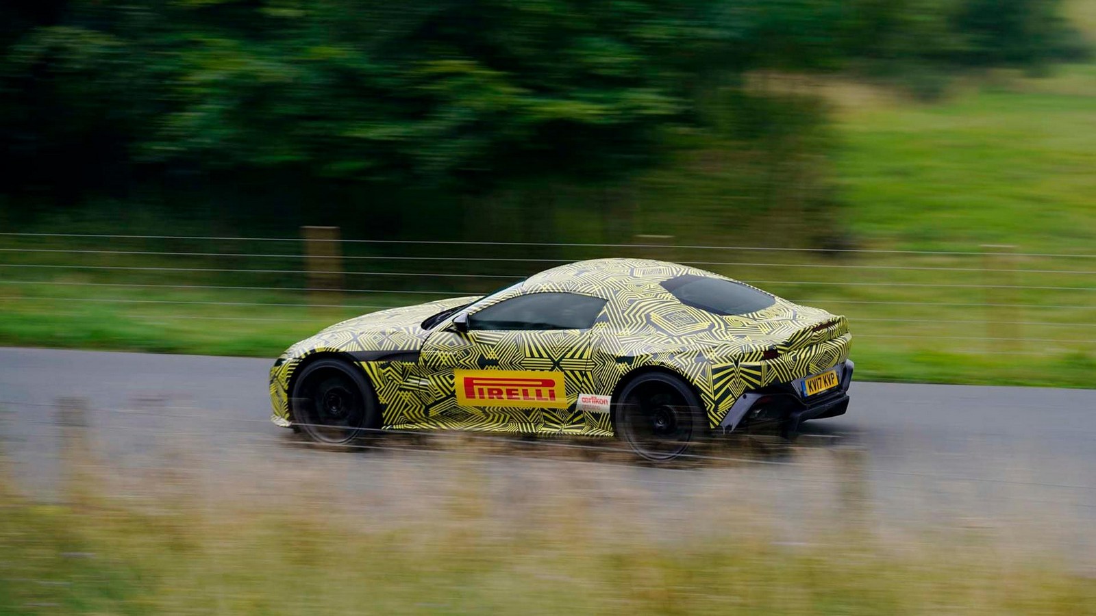 Aston-Martin-Vantage-4