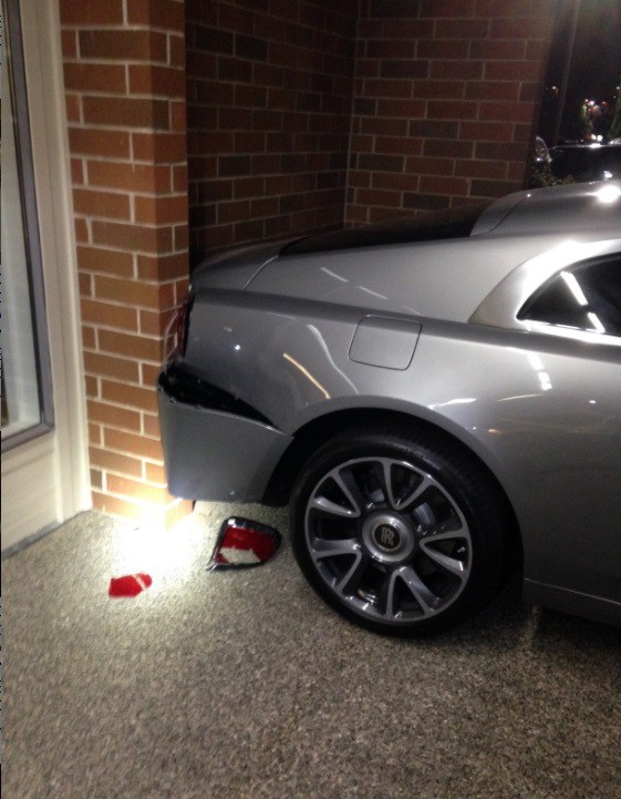 Bentley-Dealership-Crash-2