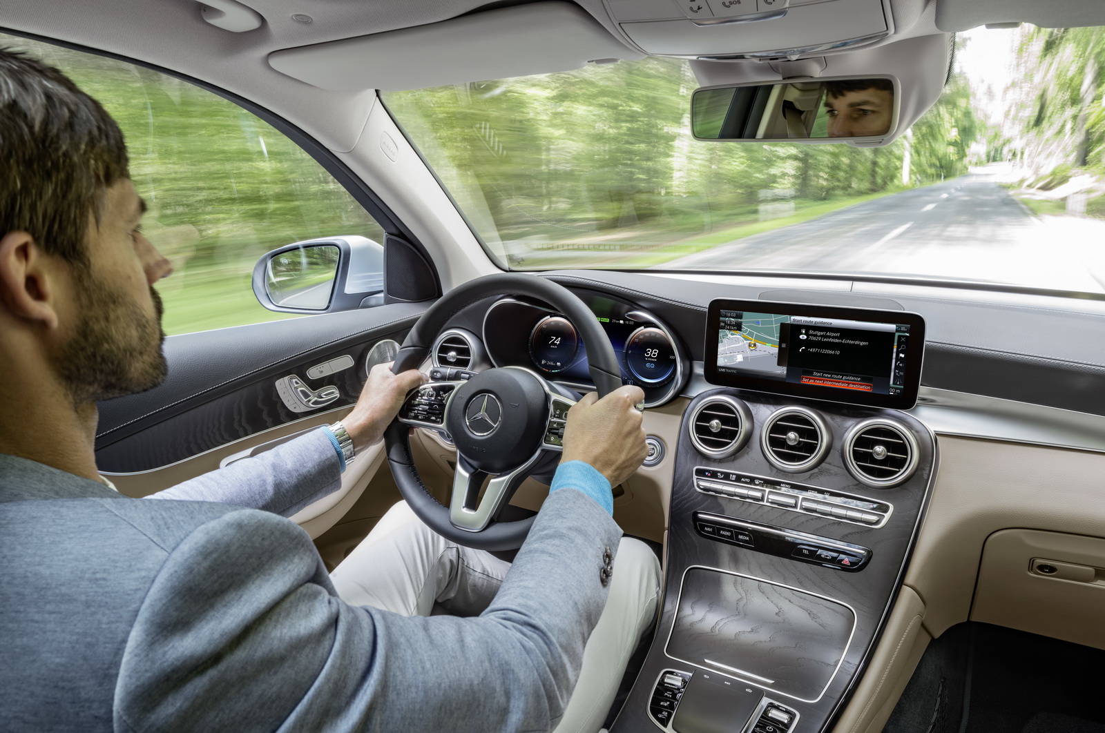 Mercedes-GLC-FCell-21